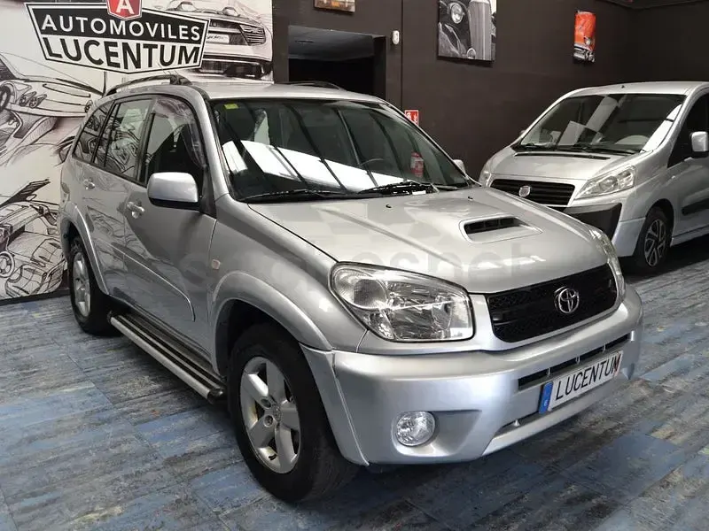 Usado Toyota RAV4 Luna 116 CV (85 kW) 2005 Gris / plata SUV