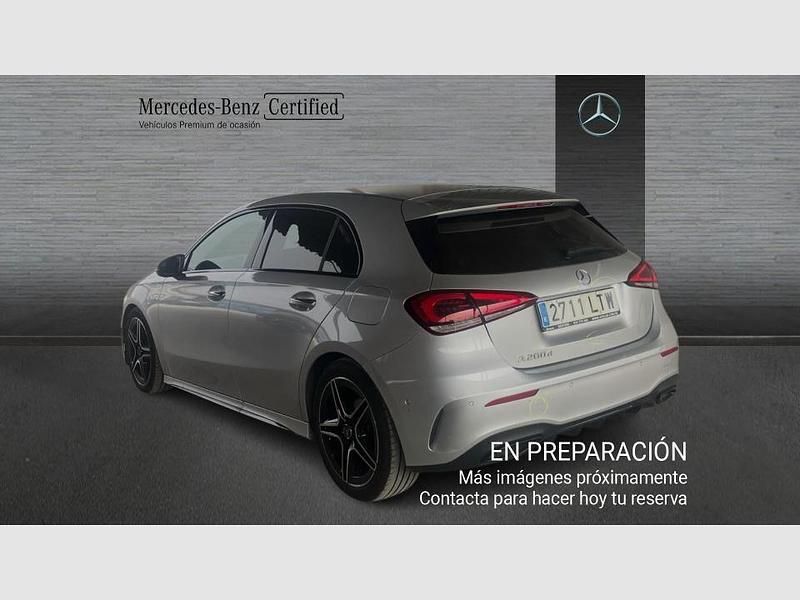 Usado Mercedes A200 150 CV (110 kW) 2021 Plata iridio metalizado Utilitario