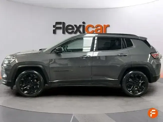 Usado Jeep Compass Night Eagle 130 CV (95 kW) 2022 Gris SUV