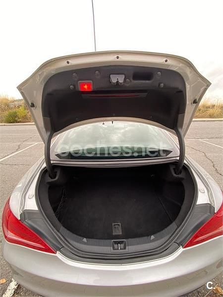 Usado Mercedes CLA220 Urban 170 CV (125 kW) 2013 Gris / plata Berlina