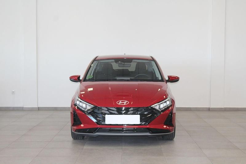 Usado Hyundai i20 100 CV (73 kW) 2024 Rojo Utilitario