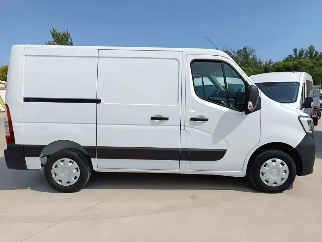 Usado Renault Master 135 CV (99 kW) 2023 Blanco Monovolumen