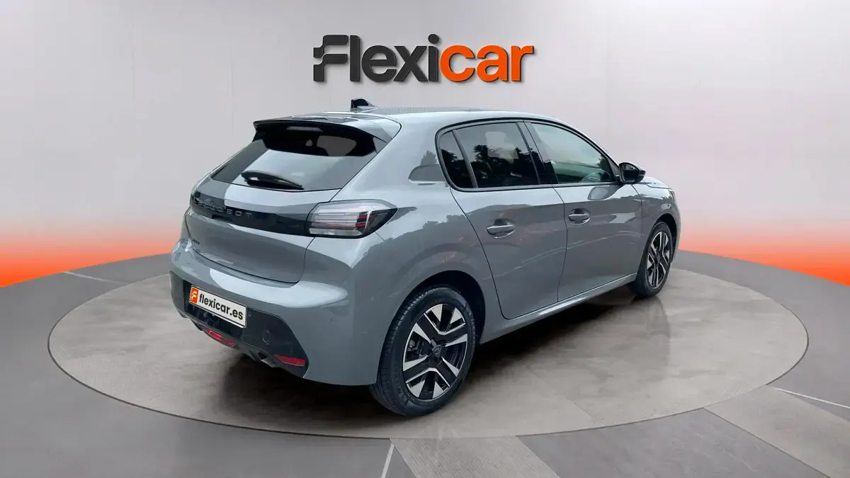 Usado Peugeot 208 Allure 101 CV (74 kW) 2025 Gris Utilitario