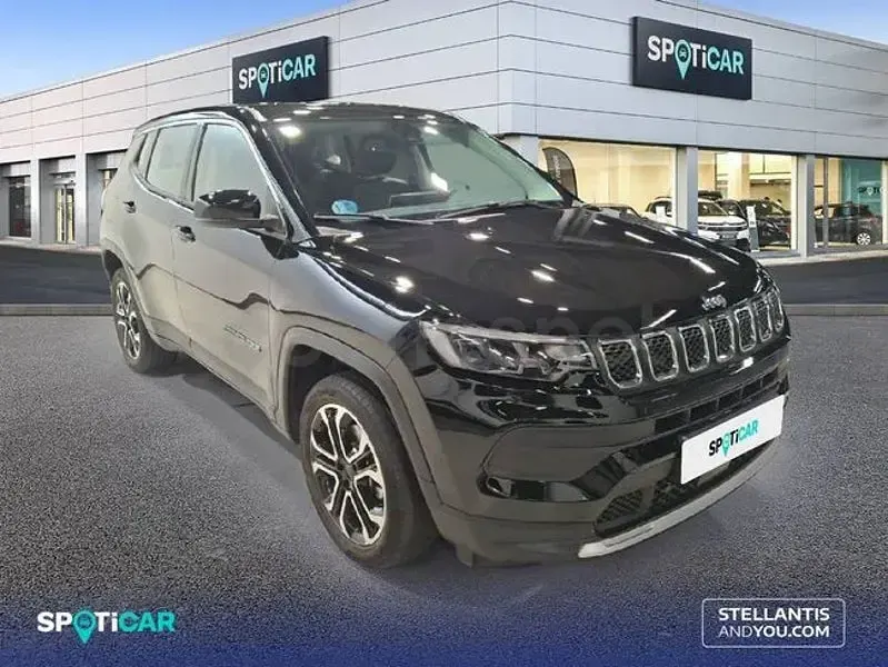Usado Jeep Compass Summit 130 CV (95 kW) 2024 Negro SUV