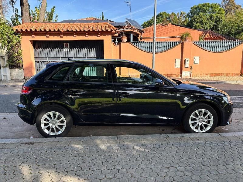 Usado Audi A3 Attraction 110 CV (80 kW) 2014 Negro Berlina