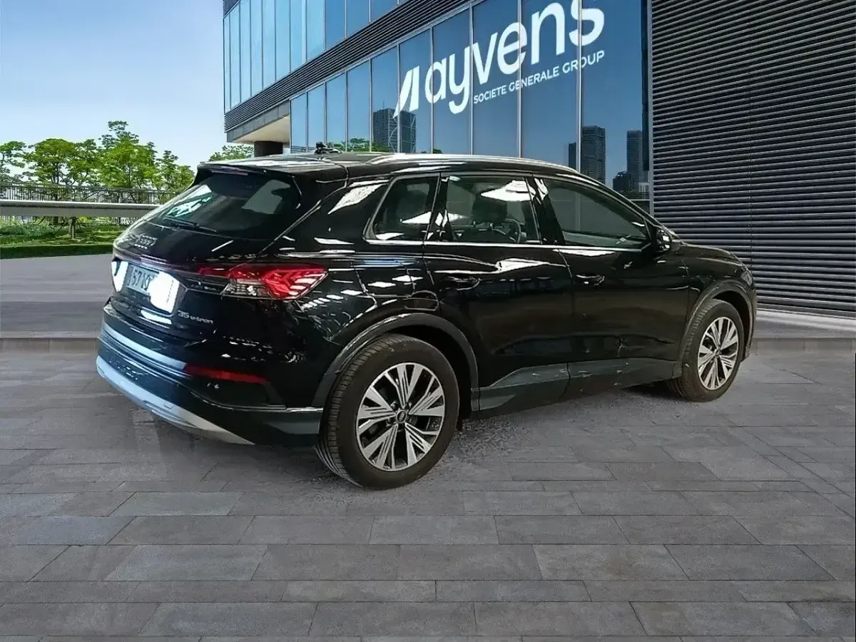 Usado Audi Q4 e-tron Sport 125 kW (170 CV) 2024 Negro SUV