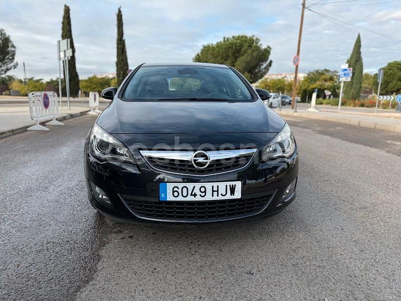 Negro Usado 2012 Opel Astra Excellence Berlina | 7500 € (Precio justo) - Imagen 1/4