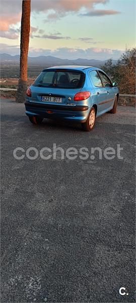 Azul Usado 2002 Peugeot 206 Berlina | 2000 € (Precio justo) - Imagen 1/4