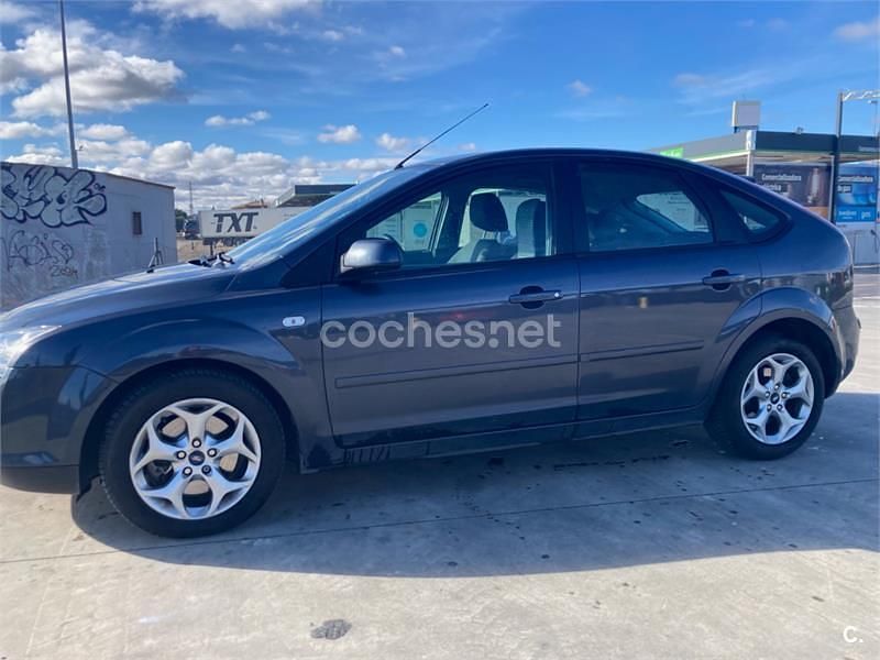 Usado Ford Focus Trend 115 CV (84 kW) 2007 Azul Berlina