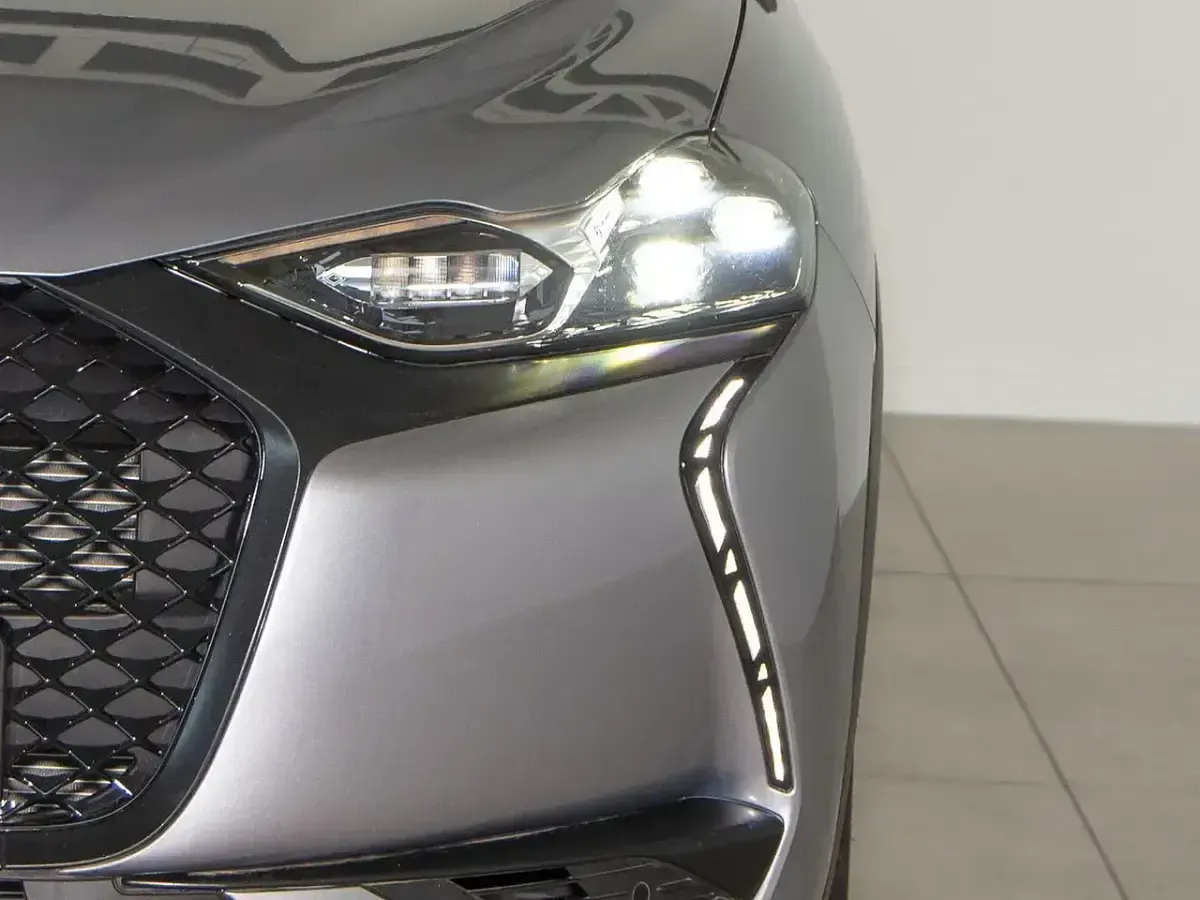 Usado DS Automobiles DS3 Crossback Performance 130 CV (95 kW) 2022 Gris SUV