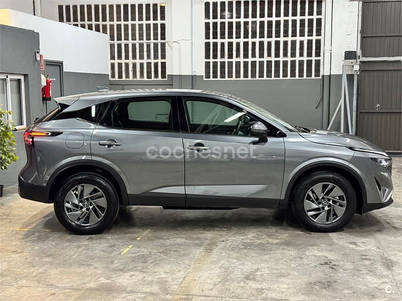 Usado Nissan Qashqai Acenta 158 CV (116 kW) 2024 Gris / plata SUV