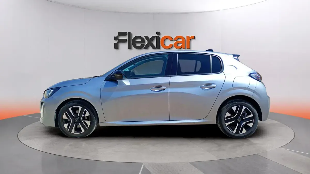 Usado Peugeot 208 Allure 101 CV (74 kW) 2025 Gris Utilitario