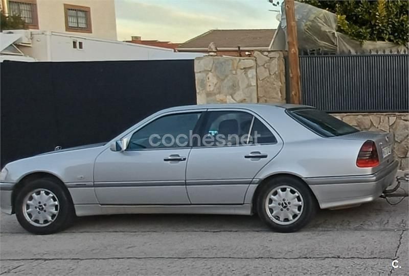 Usado Mercedes C280 Elegance 193 CV (141 kW) 1997 Gris / plata Berlina