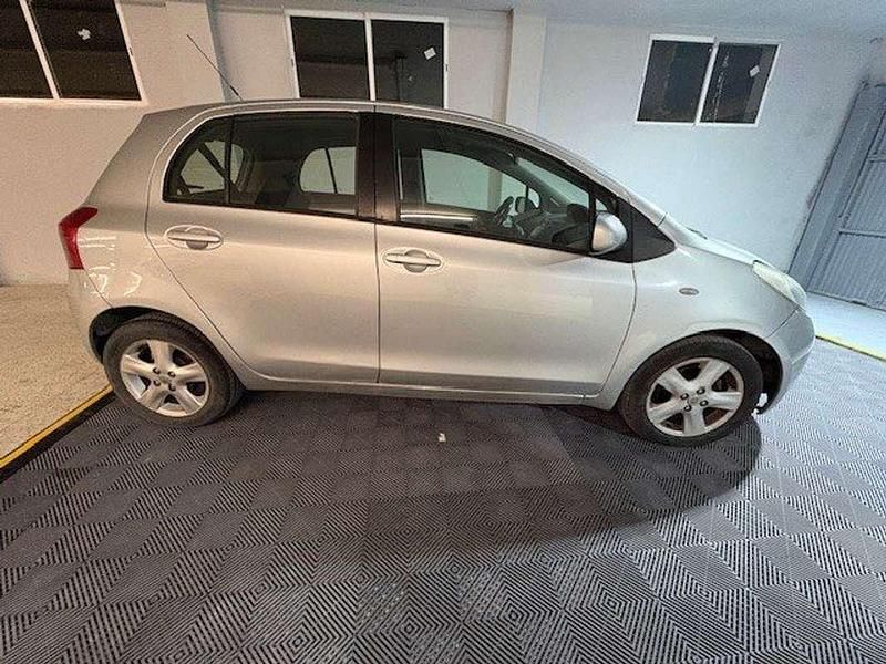 Occasion Toyota Yaris 90 PK (66 kW) 2007 Grijs Hatchback