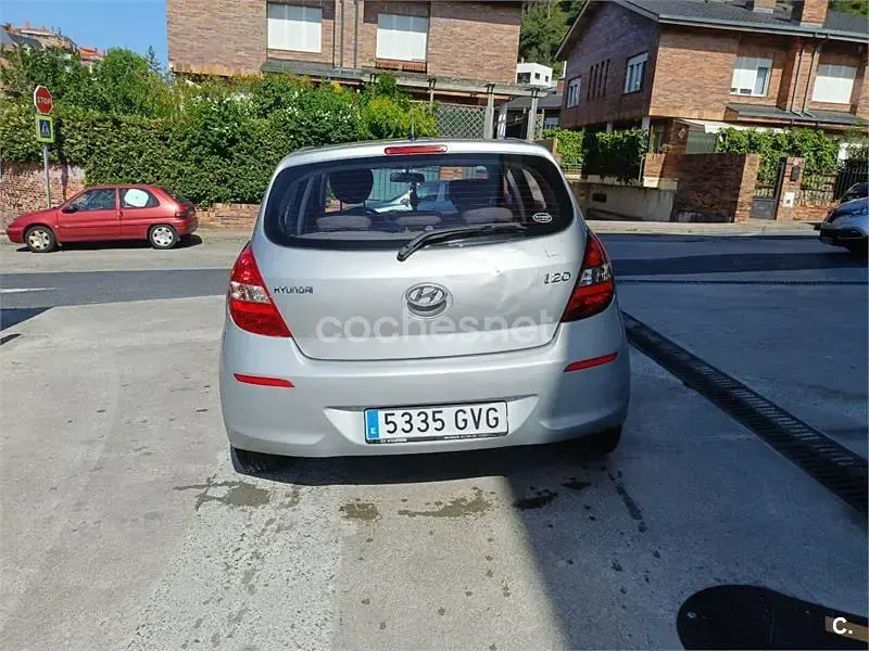 Usado Hyundai i20 Classic 78 CV (57 kW) 2010 Gris / plata Utilitario