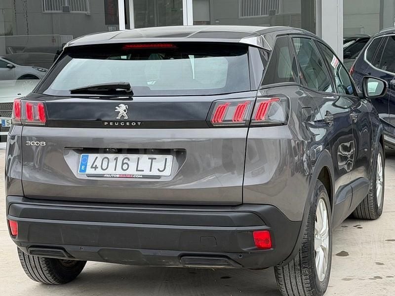 Usado Peugeot 3008 Allure 130 CV (95 kW) 2022 Gris / plata SUV
