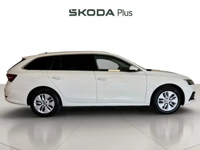 Usado Skoda Octavia Ambition 150 CV (110 kW) 2024 Blanco Familiar