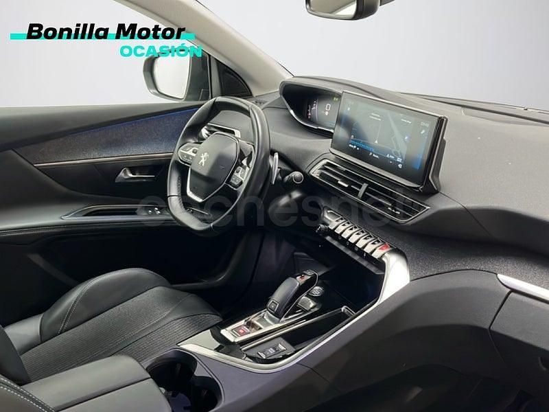 Usado Peugeot 3008 Allure 130 CV (95 kW) 2022 Gris / plata SUV