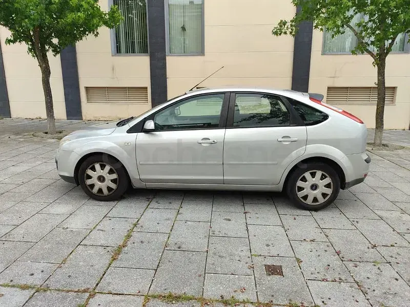 Używany Ford Focus Trend 115 KM (84 kW) 2008 Szary Sedan/Limuzyna