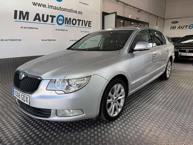 Plateado Usado 2008 Skoda Superb Ambition Berlina | 6990 € (Precio justo) - Imagen 1/4