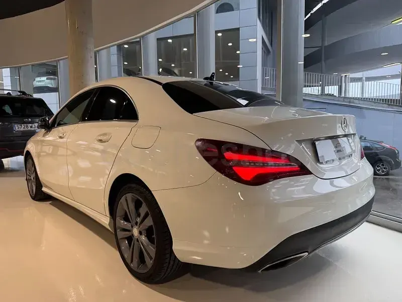 Occasion Mercedes CLA220 Urban 177 PK (130 kW) 2016 Wit Sedan