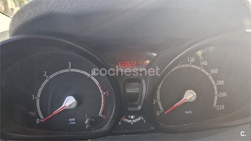 Usado Ford Fiesta Trend 90 CV (66 kW) 2009 Blanco Utilitario