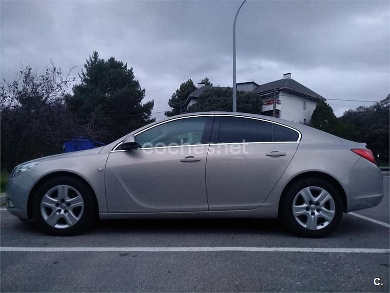 Beige Usado 2012 Opel Insignia Excellence Berlina | 7399 € (Un poco caro) - Imagen 1/4