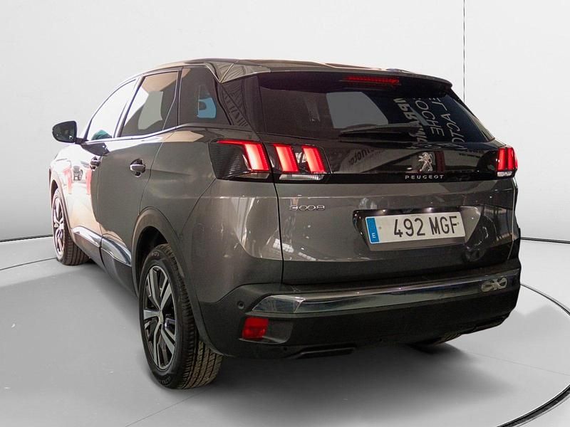 Usado Peugeot 3008 Allure 132 CV (97 kW) 2022 Gris SUV