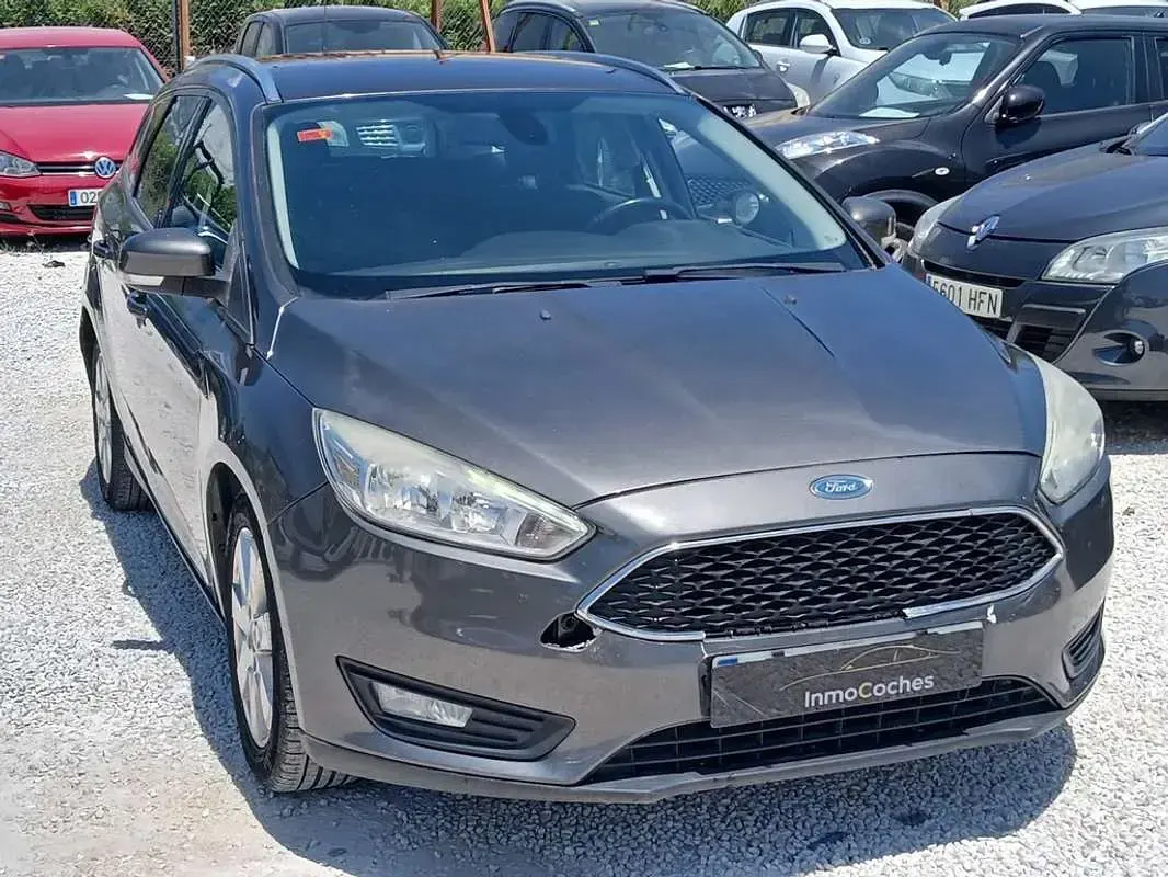 Usado Ford Focus Trend 114 CV (83 kW) 2015 Gris Familiar