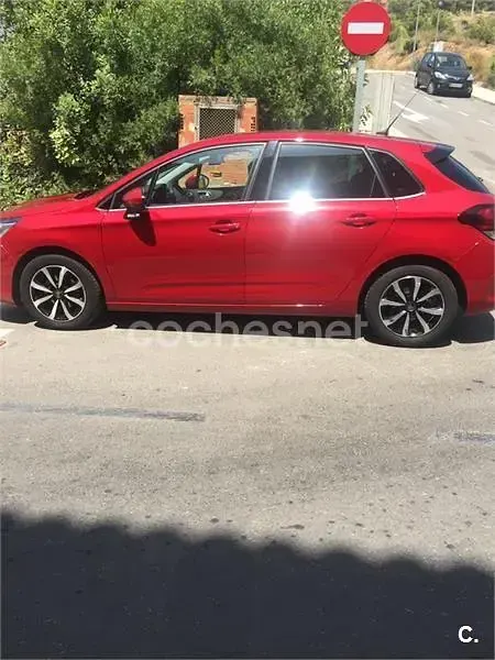 Usado Citroën C4 Live 99 CV (72 kW) 2018 Rojo Berlina