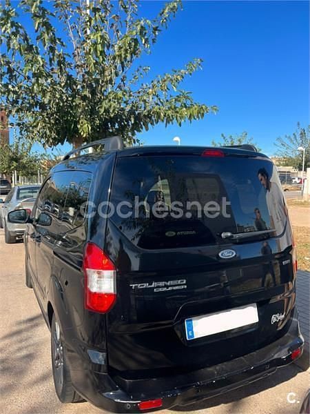 Usado Ford Tourneo Courier Sport 100 CV (73 kW) 2018 Negro Monovolumen