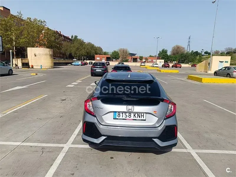 Usado Honda Civic Executive 129 CV (94 kW) 2018 Gris / plata Berlina