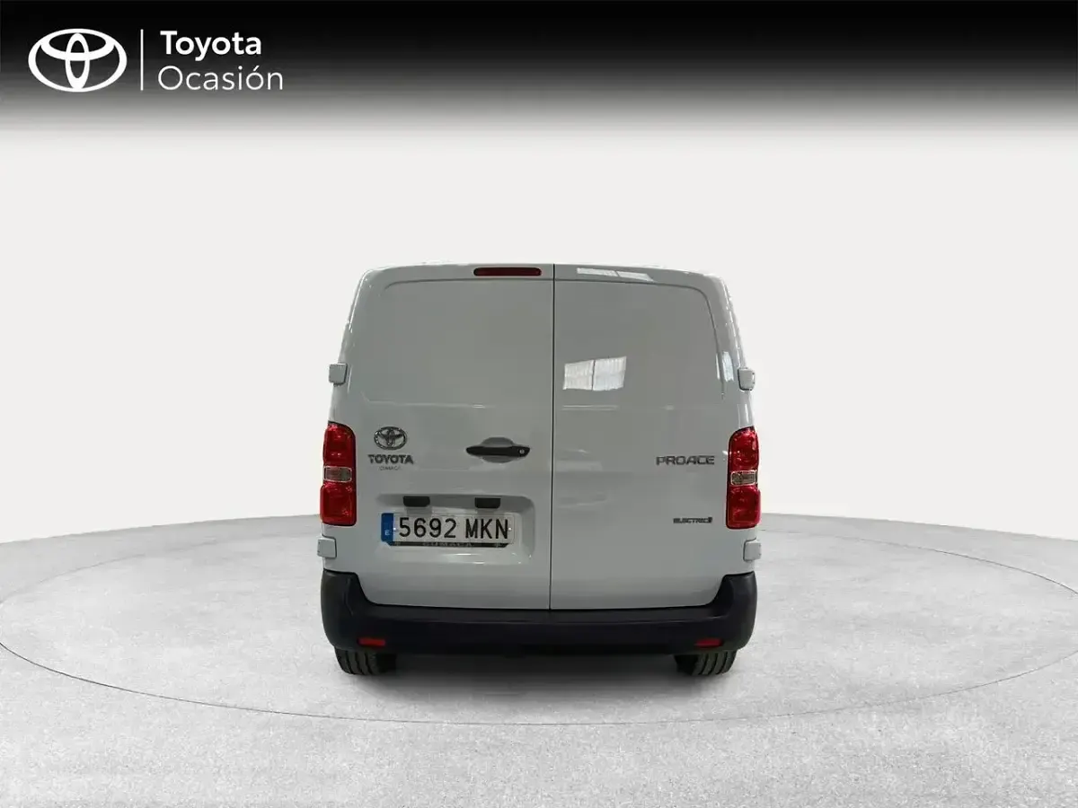 Usado Toyota Proace Plus 100 kW (136 CV) 2023 Blanco Monovolumen