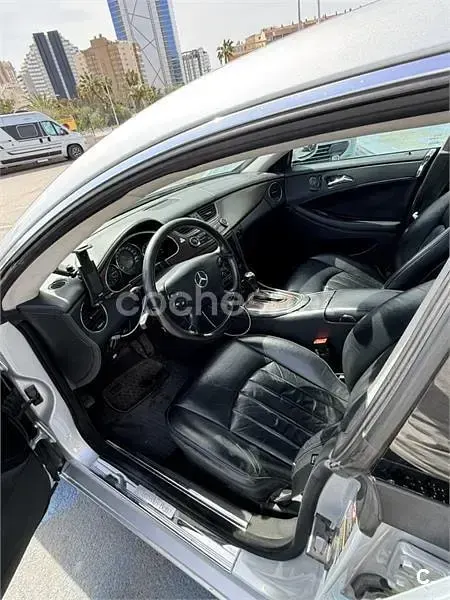 Usado Mercedes CLS350 272 CV (200 kW) 2004 Gris / plata Berlina