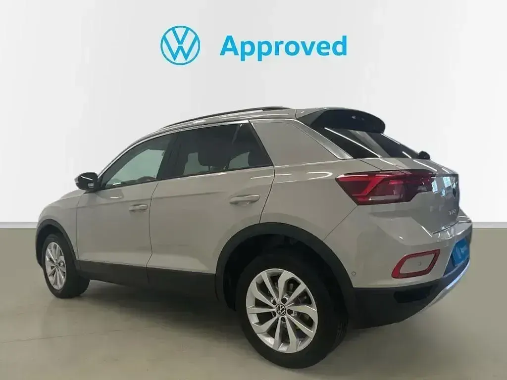 Usado VW T-Roc Life 110 CV (80 kW) 2024 Gris SUV