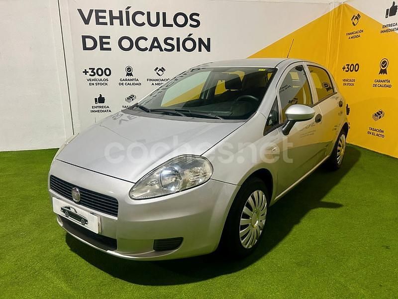 Gris / plata Usado 2010 Fiat Punto Active Utilitario | 3990 € (Precio justo) - Imagen 1/4