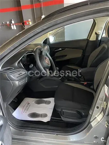 Usado Fiat Tipo Lounge 95 CV (69 kW) 2018 Gris / plata Familiar