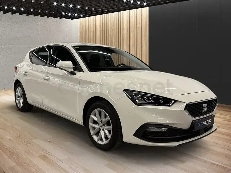 Usado Seat Leon Style 115 CV (84 kW) 2021 Blanco Berlina