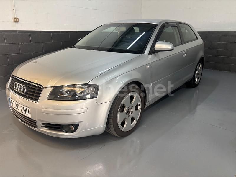 Gris / plata Usado 2004 Audi A3 Ambition Berlina | 2999 € (Buen precio) - Imagen 1/4