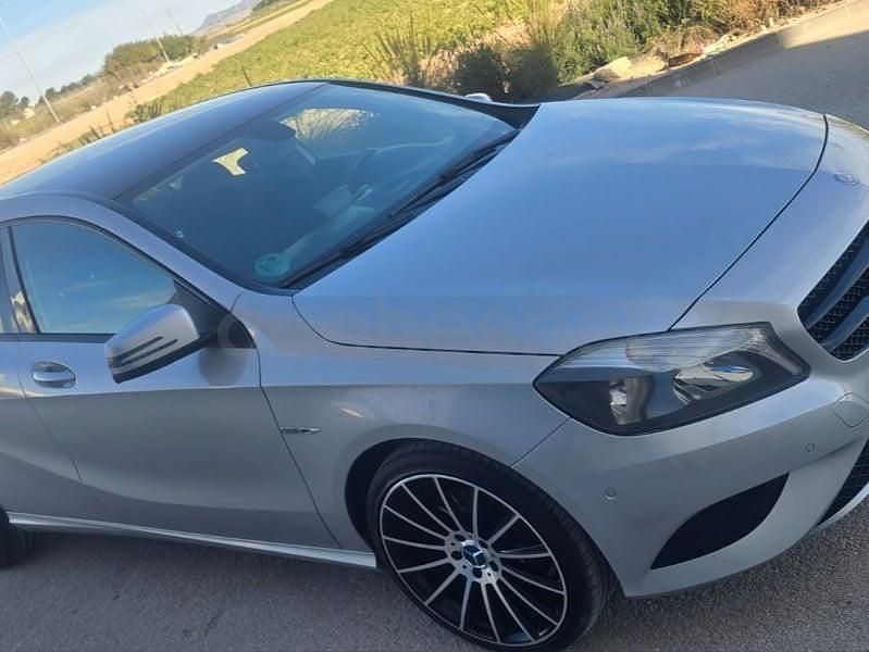 Usado Mercedes B200 AMG line 136 CV (100 kW) 2014 Gris / plata Monovolumen