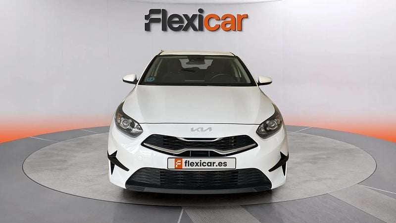 Usado Kia Ceed 120 CV (88 kW) 2022 Blanco Utilitario