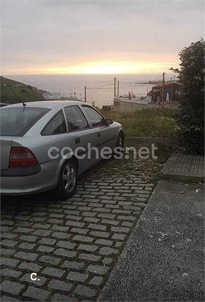 Gris / plata Usado 1998 Opel Vectra Berlina | 1000 € - Imagen 1/1