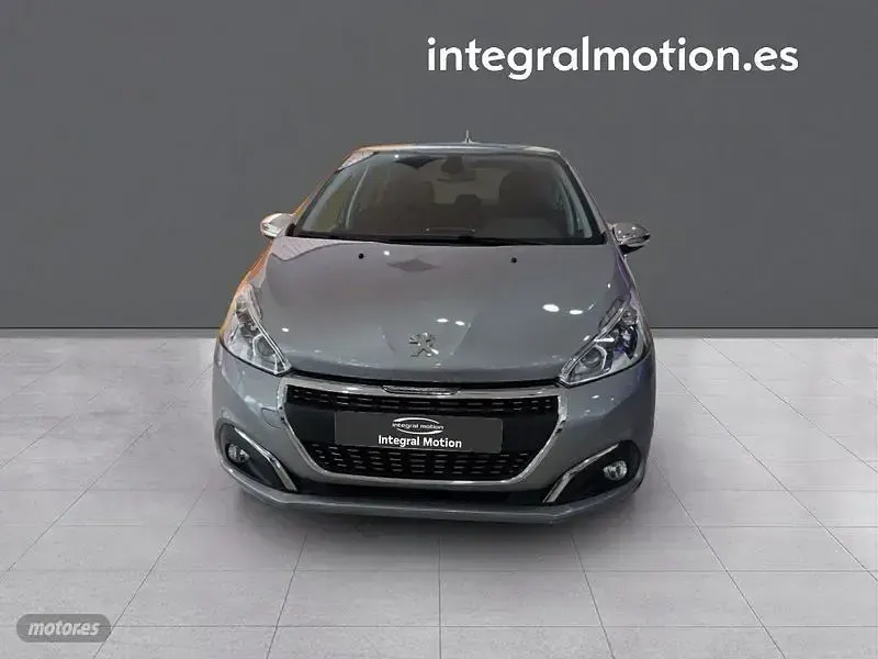 Usado Peugeot 208 Signature Sky 82 CV (60 kW) 2019 Gris Utilitario