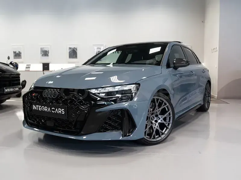 Nuevo Audi RS3 Premium 400 CV (294 kW) 2026 Gris / plata Berlina