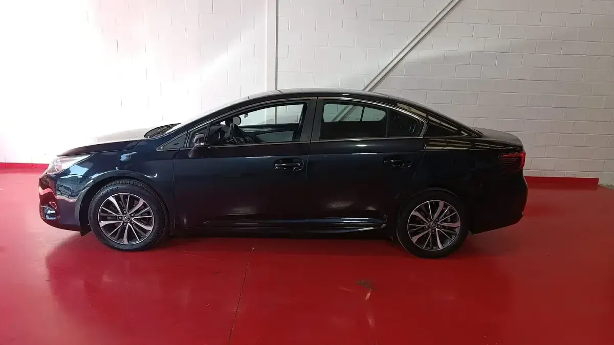 Usado Toyota Avensis Advance 143 CV (105 kW) 2016 Blanco Familiar