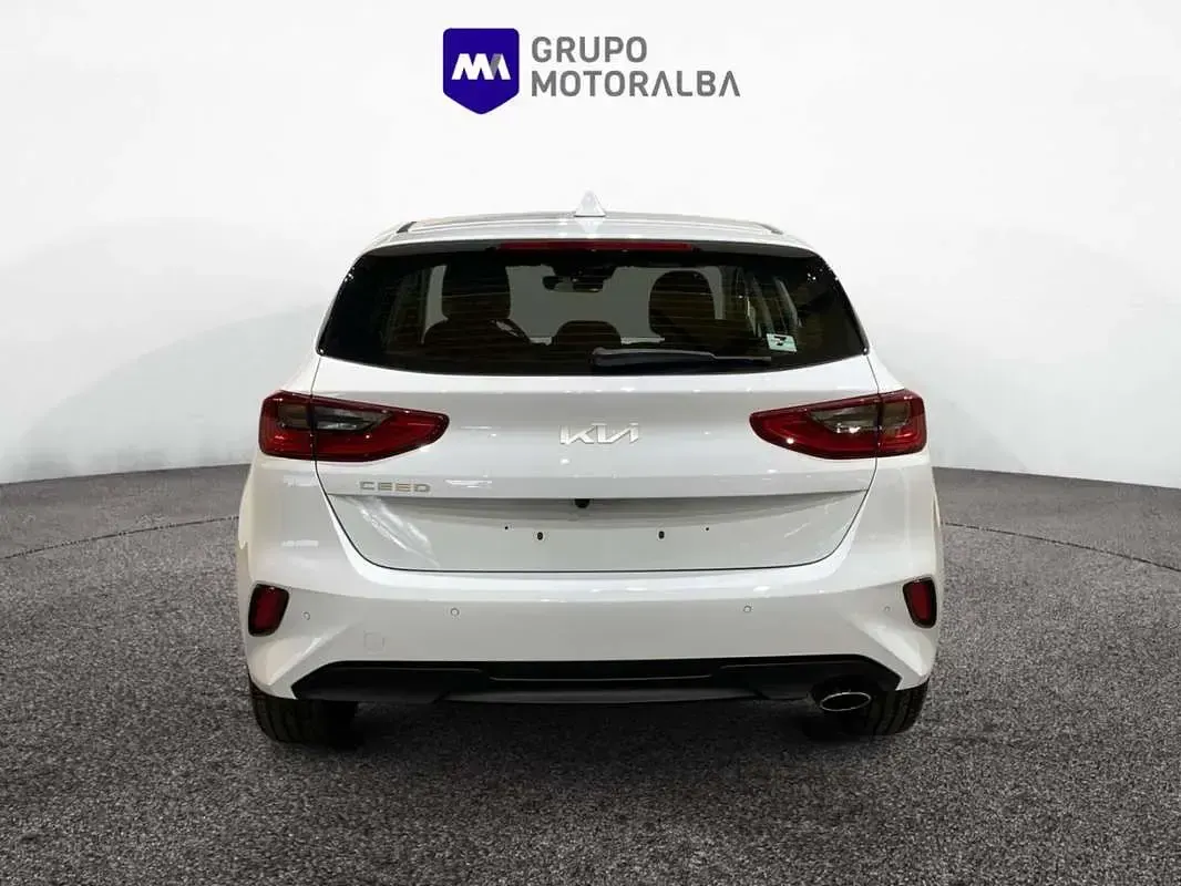 Usado Kia Ceed 101 CV (74 kW) 2024 Blanco Utilitario