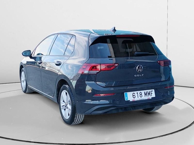 Usado VW Golf VIII Life 116 CV (85 kW) 2022 Gris Utilitario
