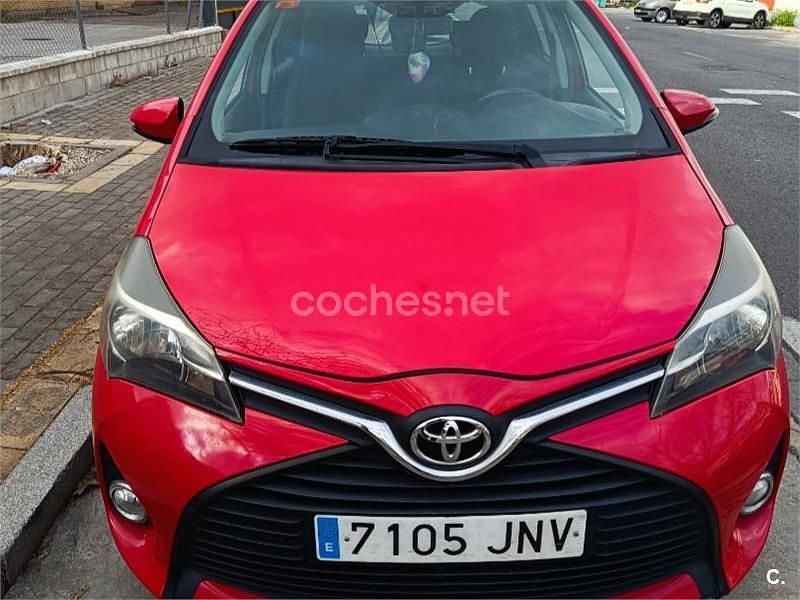 Usado Toyota Yaris Active 69 CV (50 kW) 2016 Rojo Berlina