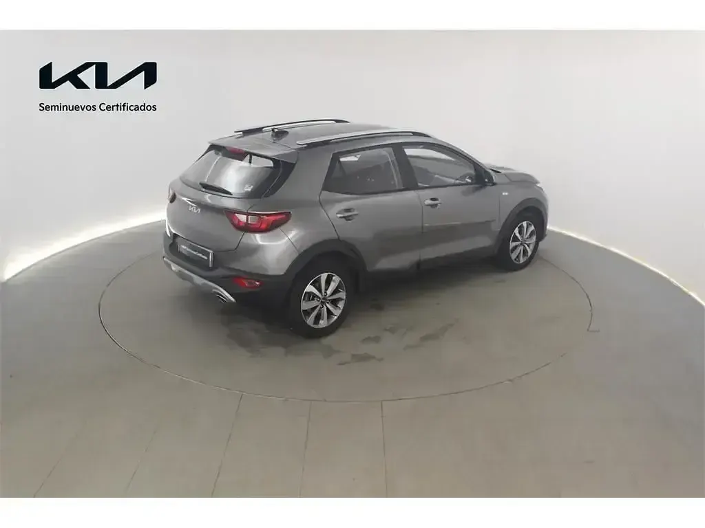 Usado Kia Stonic 100 CV (73 kW) 2025 Gris SUV
