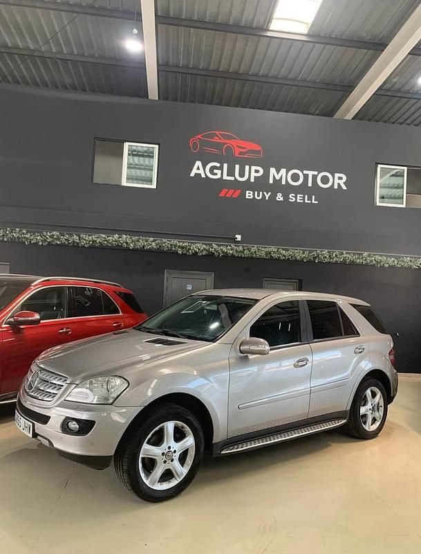 Usado Mercedes ML350 272 CV (200 kW) 2005 Gris SUV